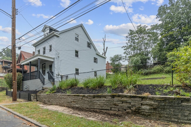 Building Photo - 392 Calderwood Ave