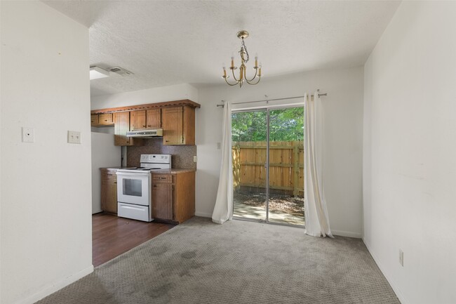 Building Photo - 217 Lazy Ln