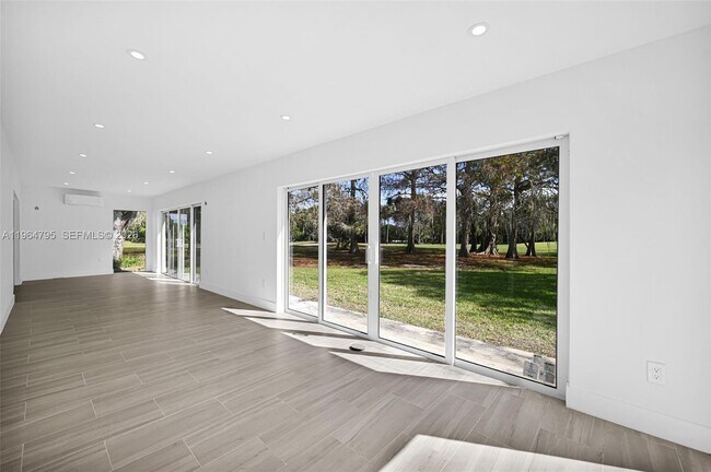 Building Photo - 820 E Cypress Ln