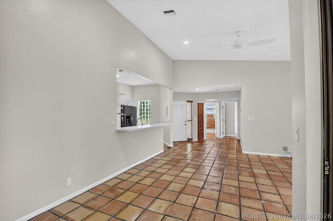 Building Photo - 5451 Verona Dr