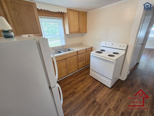 Building Photo - 1364 Crescent Dr