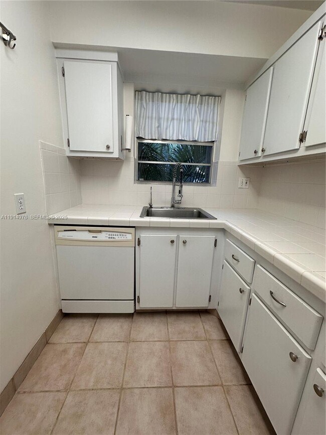 Building Photo - 7940 SW 55th Ave