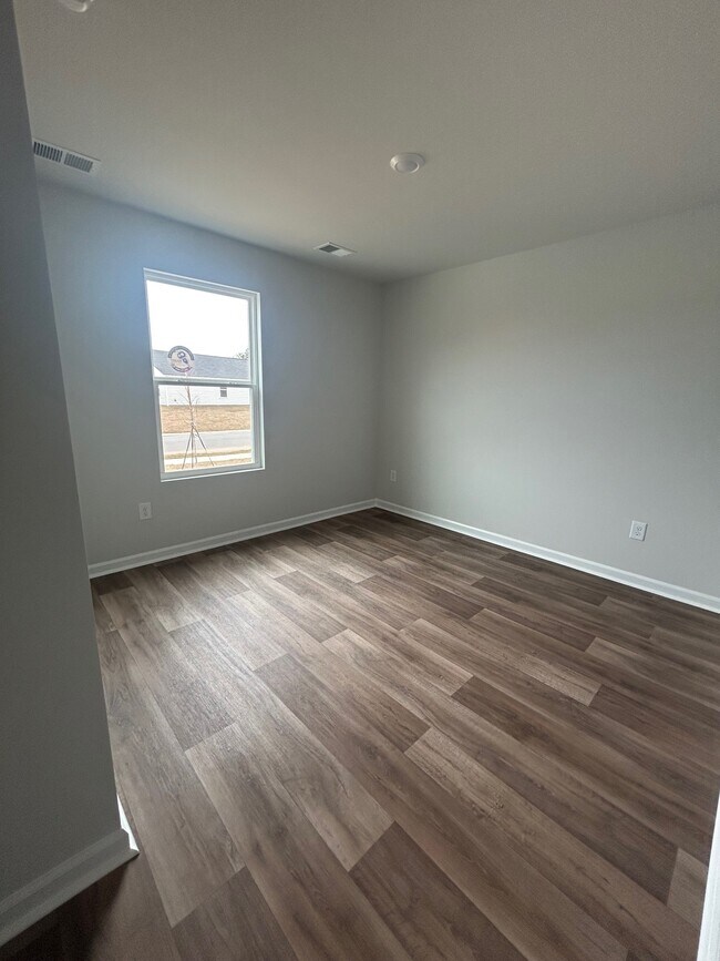 Building Photo - 321 Sweet Vernal St