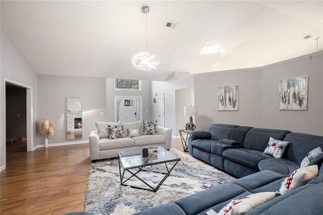 Building Photo - Beautiful Open Ranch Home in Reid Plantation Community!