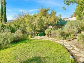 Building Photo - Hillside Los Feliz Cottage w/ Yard, Parkin...