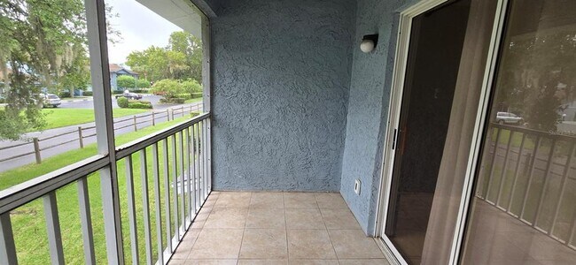 Building Photo - 588 Fairways Ln