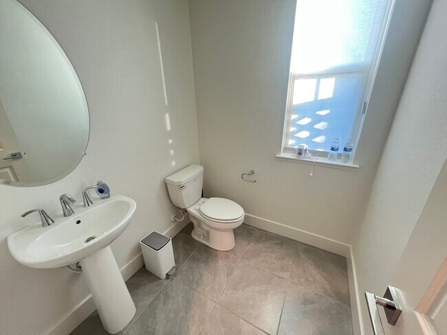 Building Photo - 4570 Miner Dr