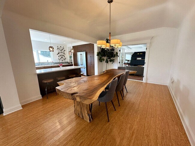 Building Photo - 3 Bdrm/2 Bath Mid-Century Home in Golden Hills Neighborhood of Fullerton