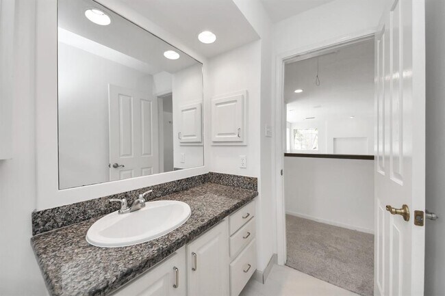 Building Photo - 103 Lakeridge Dr