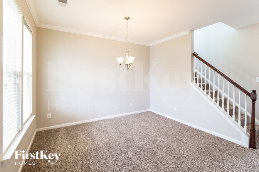 Building Photo - 543 Crossland Dr