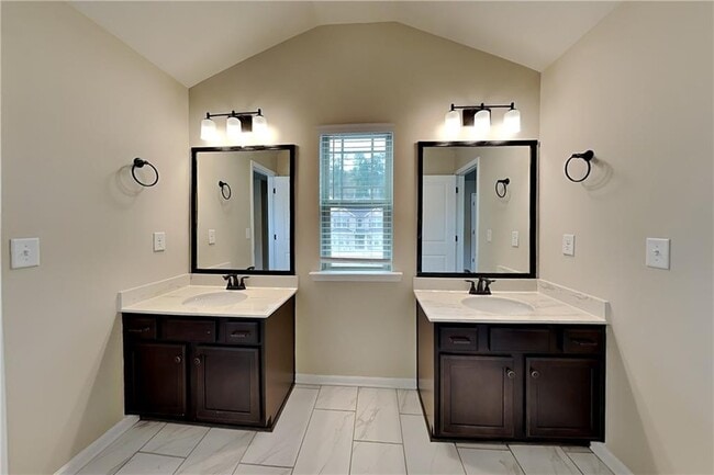 Building Photo - 3770 Brookhollow Dr