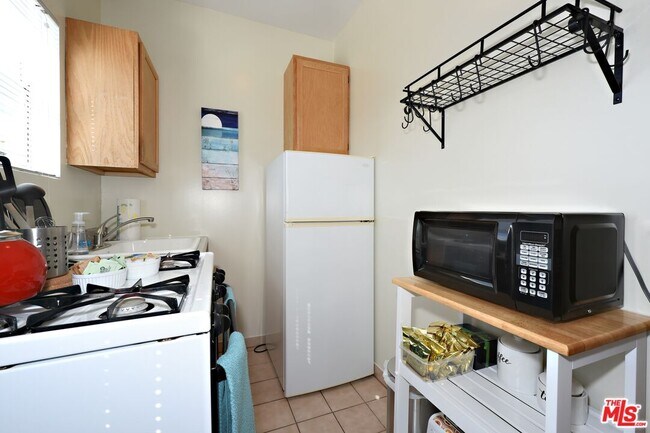 Building Photo - 26 Breeze Ave