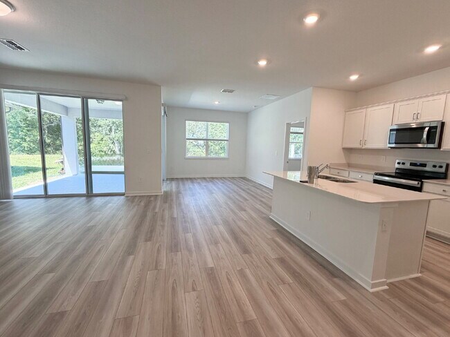 Building Photo - 3935 Big Sky Dr