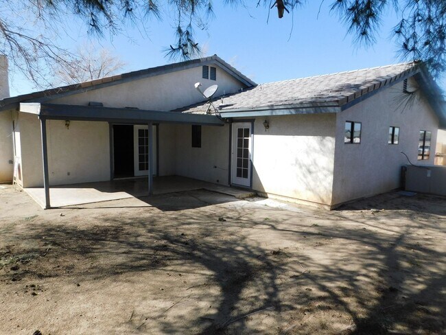 Building Photo - Gorgeous 3 Bed 2 Bath House in a Great Neighborhood
