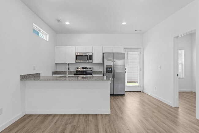 Building Photo - 941 Ventnor Ave