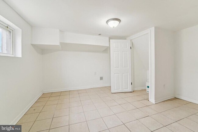 Building Photo - 800 Stoll St