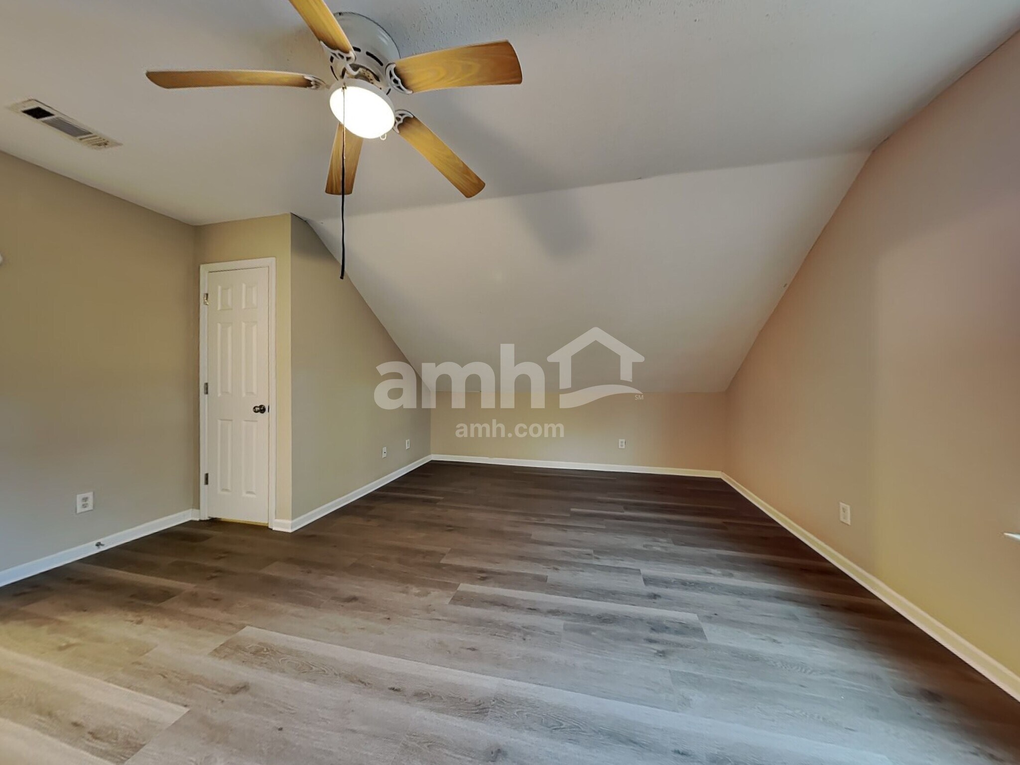 Building Photo - 7 Holly Springs Cir