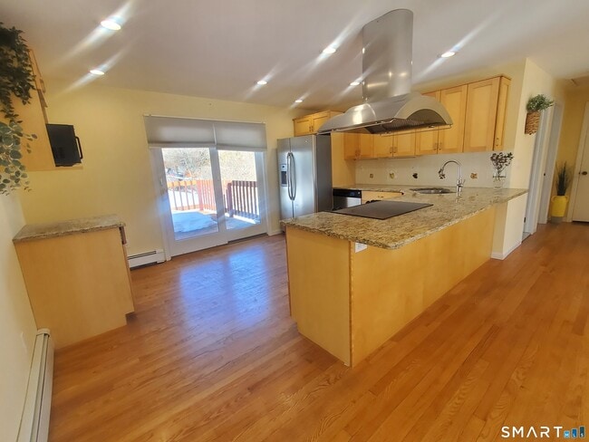 Building Photo - 42 County St