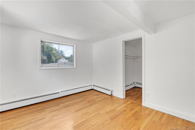 Building Photo - 11 Hallmark Pl