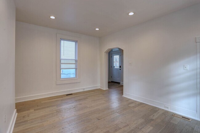 Building Photo - Renovated Single Family 2BR+2Bonus Rm/2.5BA Home in the Heart of Waverly