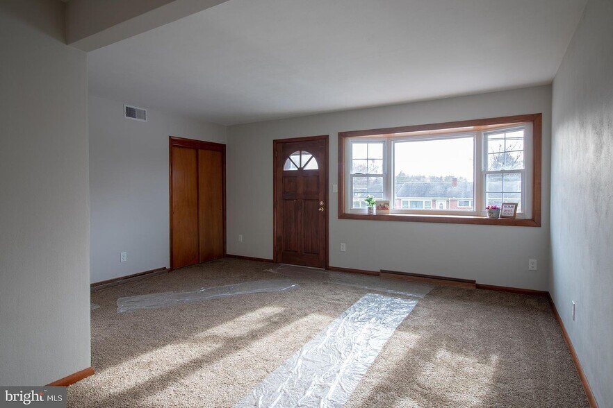 Building Photo - 6301 Salem Park Cir