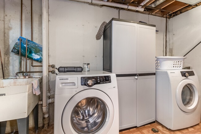 Building Photo - 2111 Lolo Pass Dr