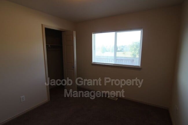 Building Photo - 4240 Willow Canyon Dr