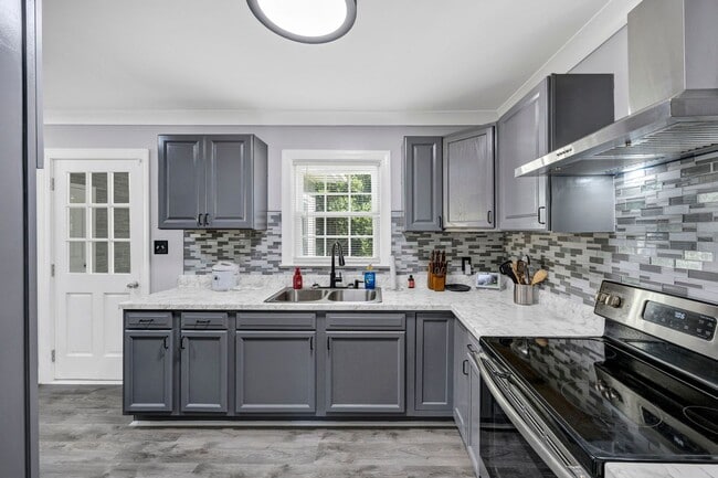 Building Photo - Available Now in Oakdale Subdivision!