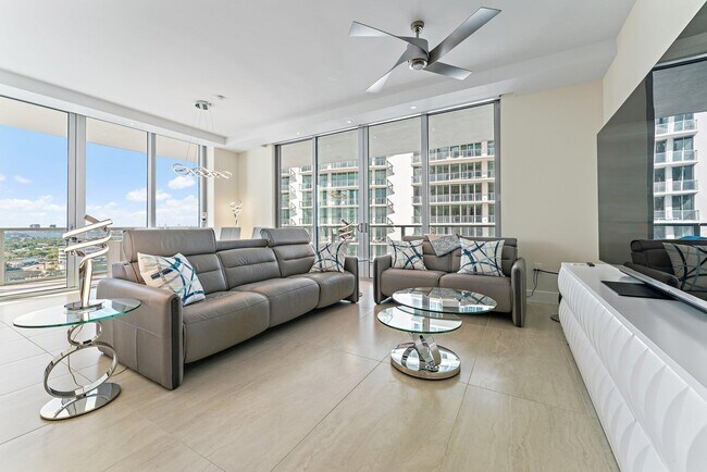 Building Photo - 3100 N Ocean Dr