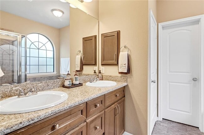 Building Photo - 3418 Castleton Dr