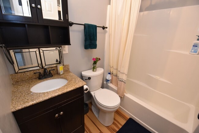 Building Photo - Updated ranch style home in McKinley Terrance