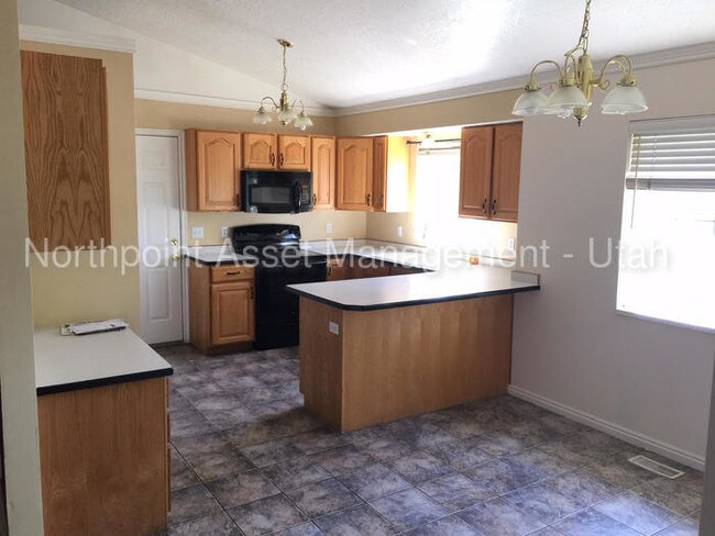 Building Photo - East Springville