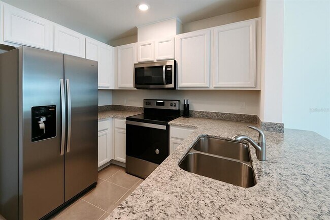 Building Photo - 2323 Gifford Dr
