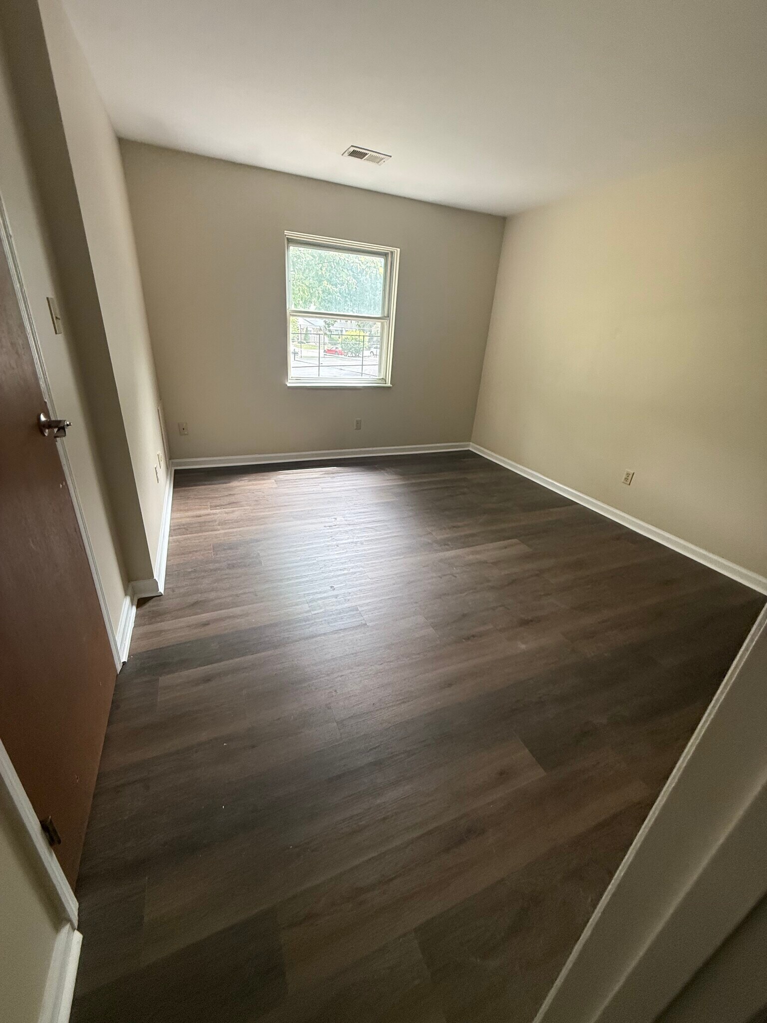 Building Photo - 8281 Sobax Dr