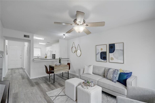 Building Photo - 5320 Balcones Dr