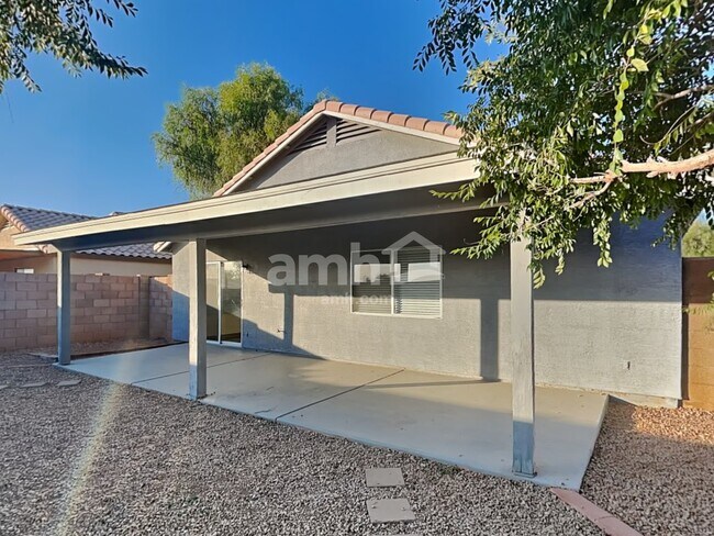 Building Photo - 452 N Rochester