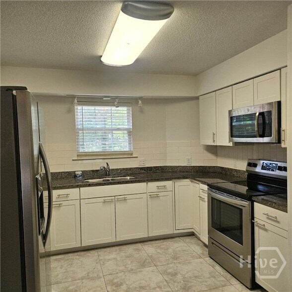 Building Photo - 711 Plantation Dr