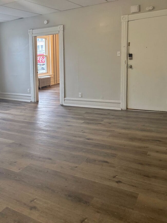 Building Photo - 448 N 6th St