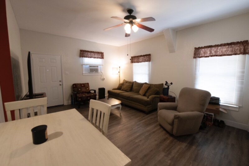 Building Photo - 1428 Sunset Dr