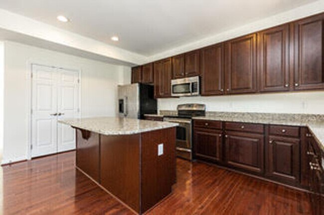Building Photo - Spacious End Unit-Townhome in Hockessin’s ...