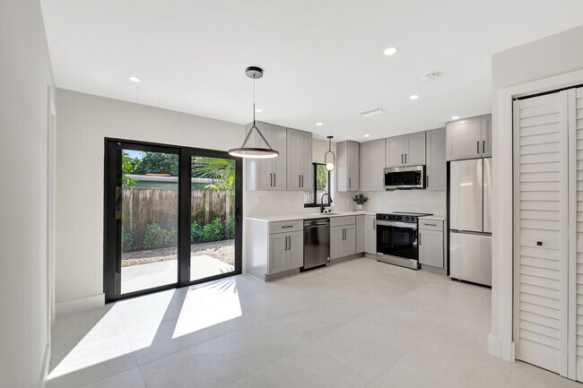 Building Photo - 2894 Florida Blvd