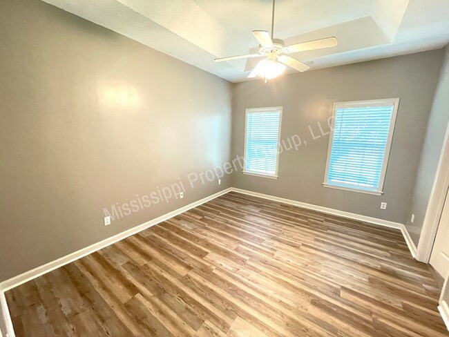 Building Photo - 3BD/2BA FOR RENT