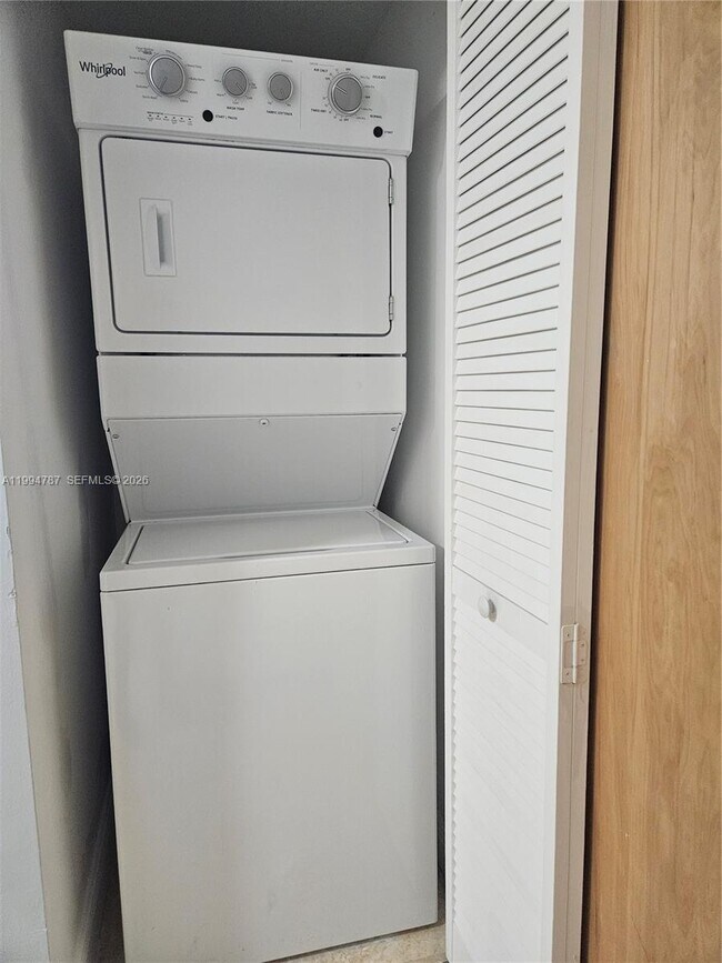 Building Photo - 350 S Miami Ave