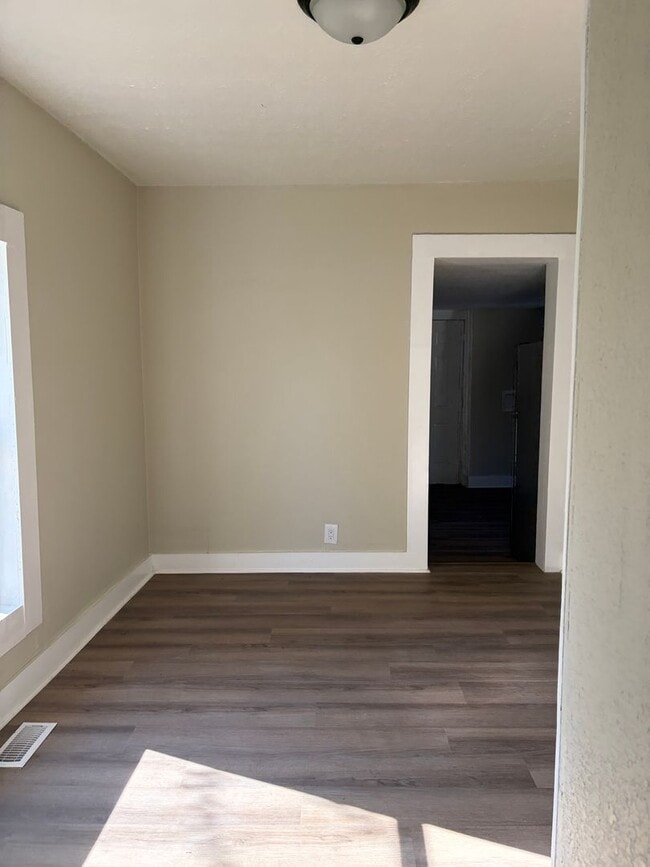 Building Photo - Newly remodeled 2-bedroom, 1-bathroom home...