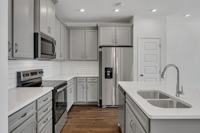 Building Photo - 5002 Dayflower Dr