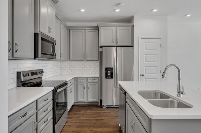 Building Photo - 5006 Dayflower Dr