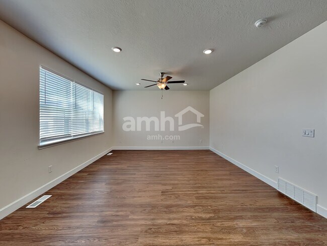 Building Photo - 2286 E Tumbleweed Rd