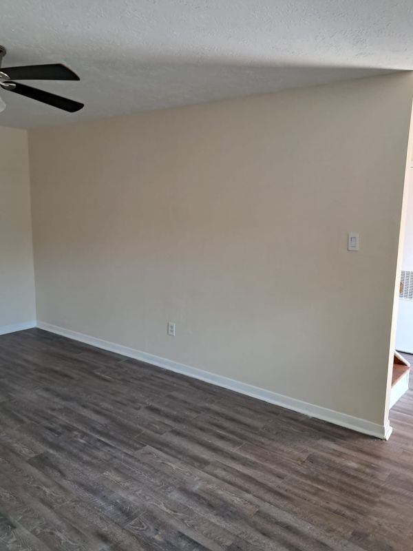 Building Photo - 1303 Leacrest Dr