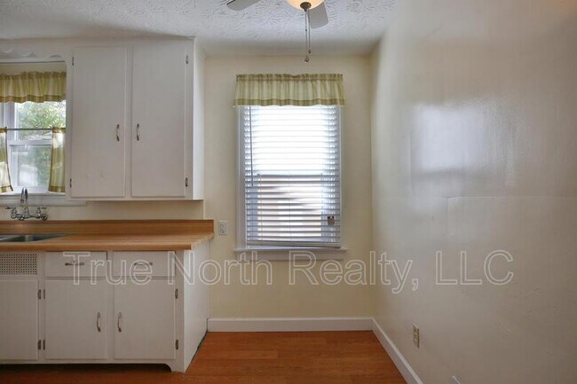 Building Photo - 432 Woodbury Ave