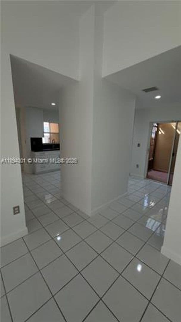 Building Photo - 1070 NW 129th Pl